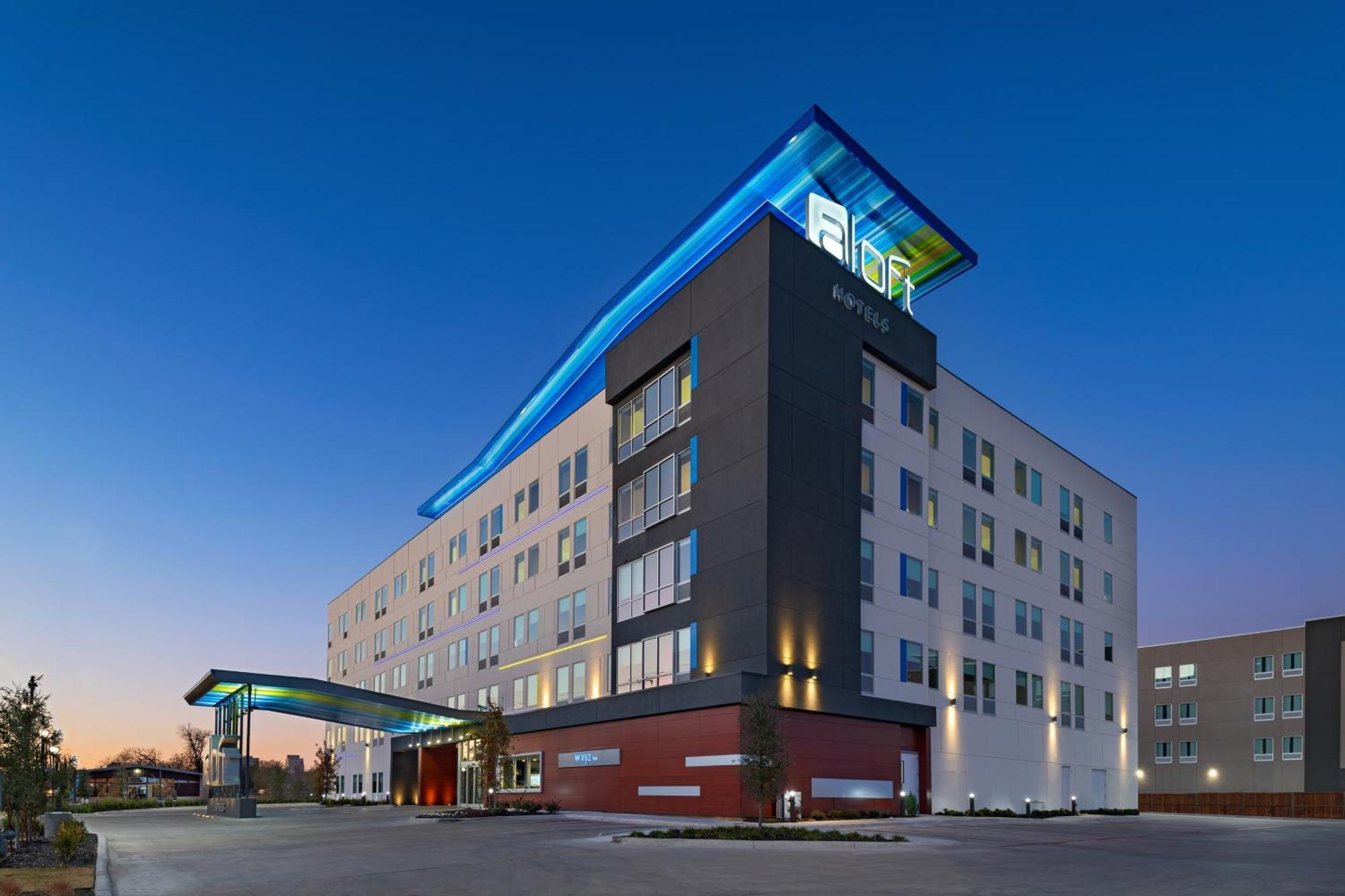 ホテル Aloft Waco Downtown エクステリア 写真