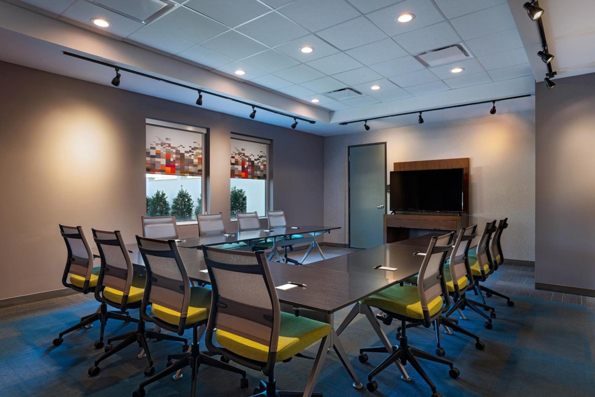 ホテル Aloft Waco Downtown エクステリア 写真