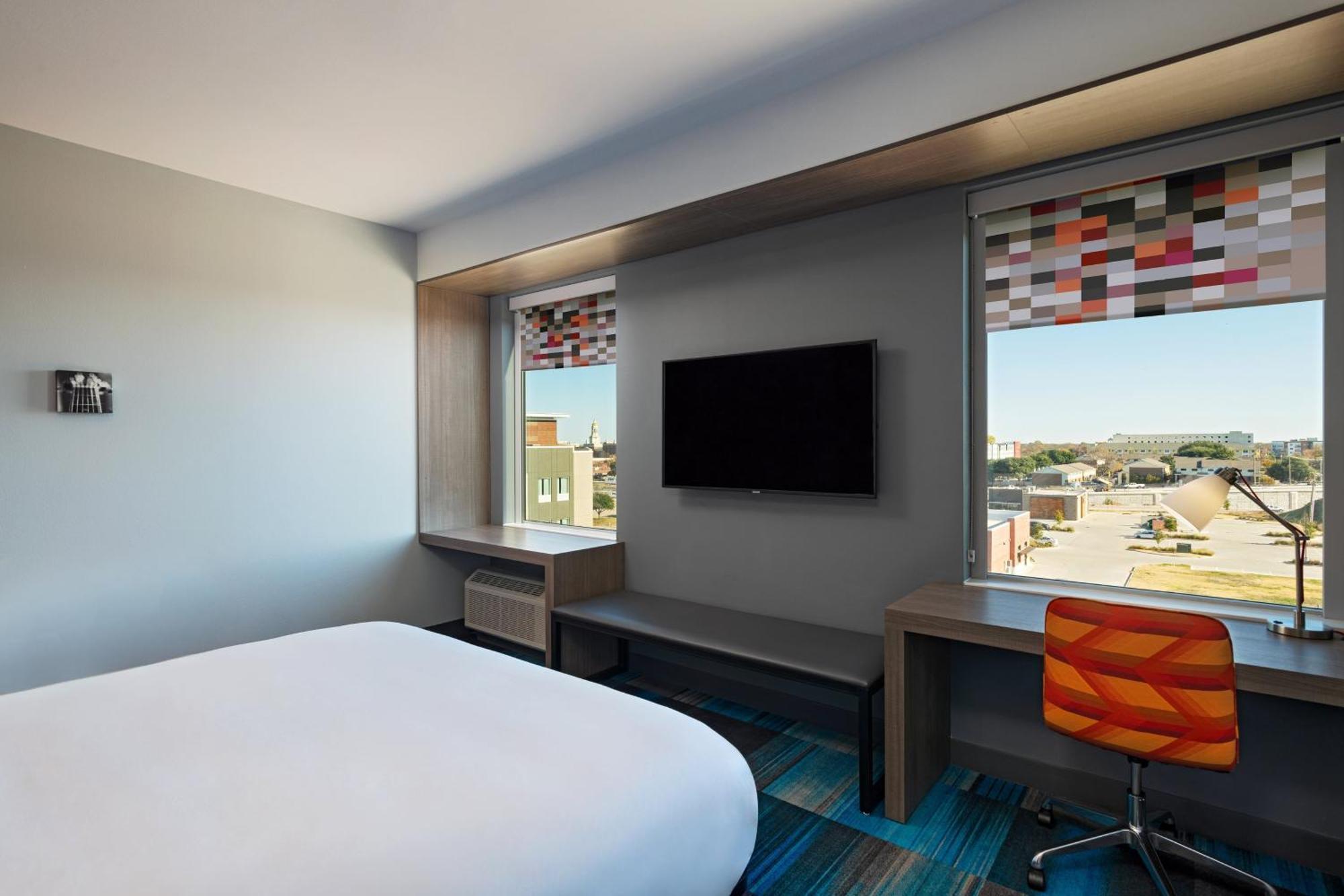 ホテル Aloft Waco Downtown エクステリア 写真