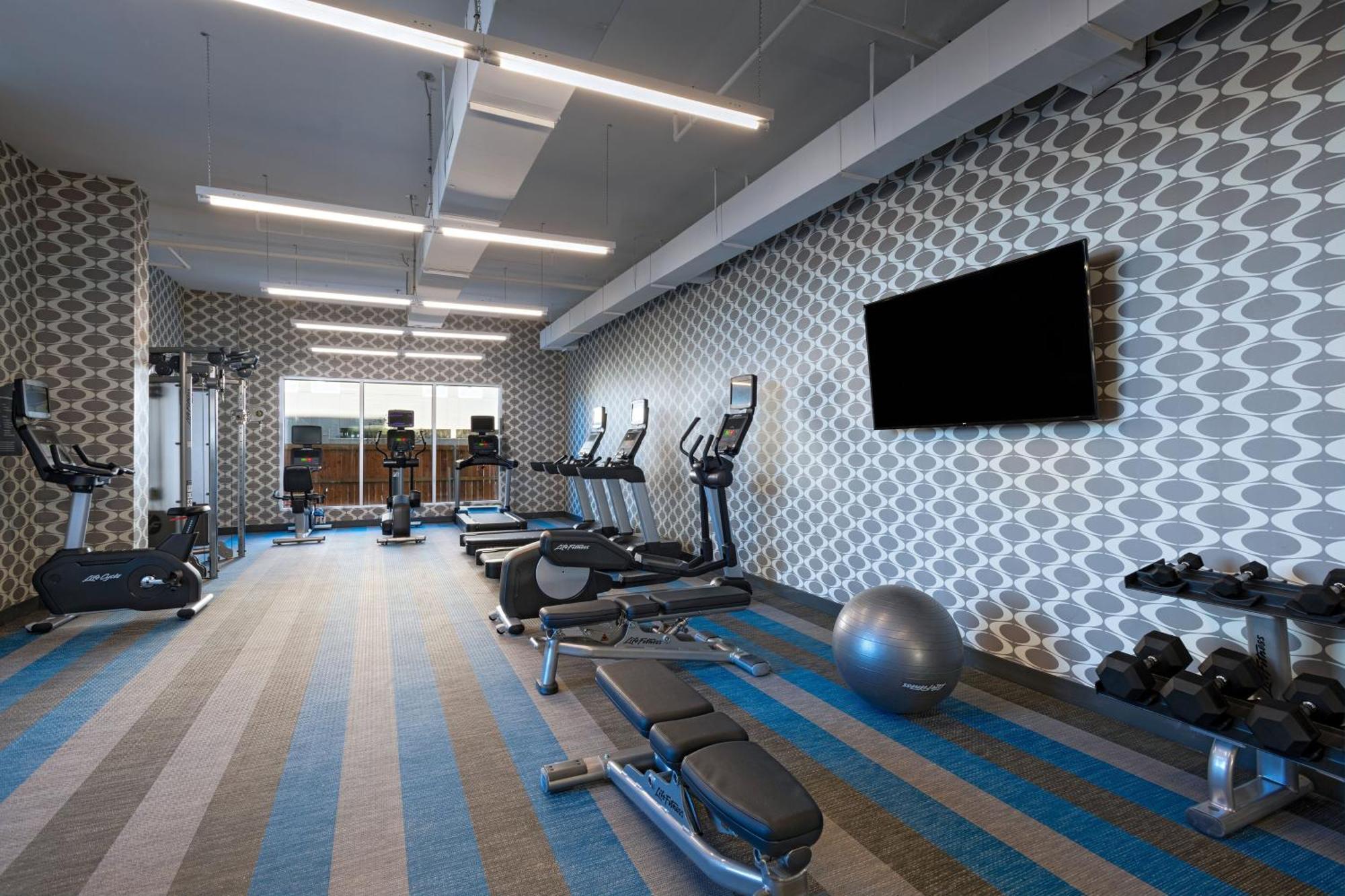 ホテル Aloft Waco Downtown エクステリア 写真