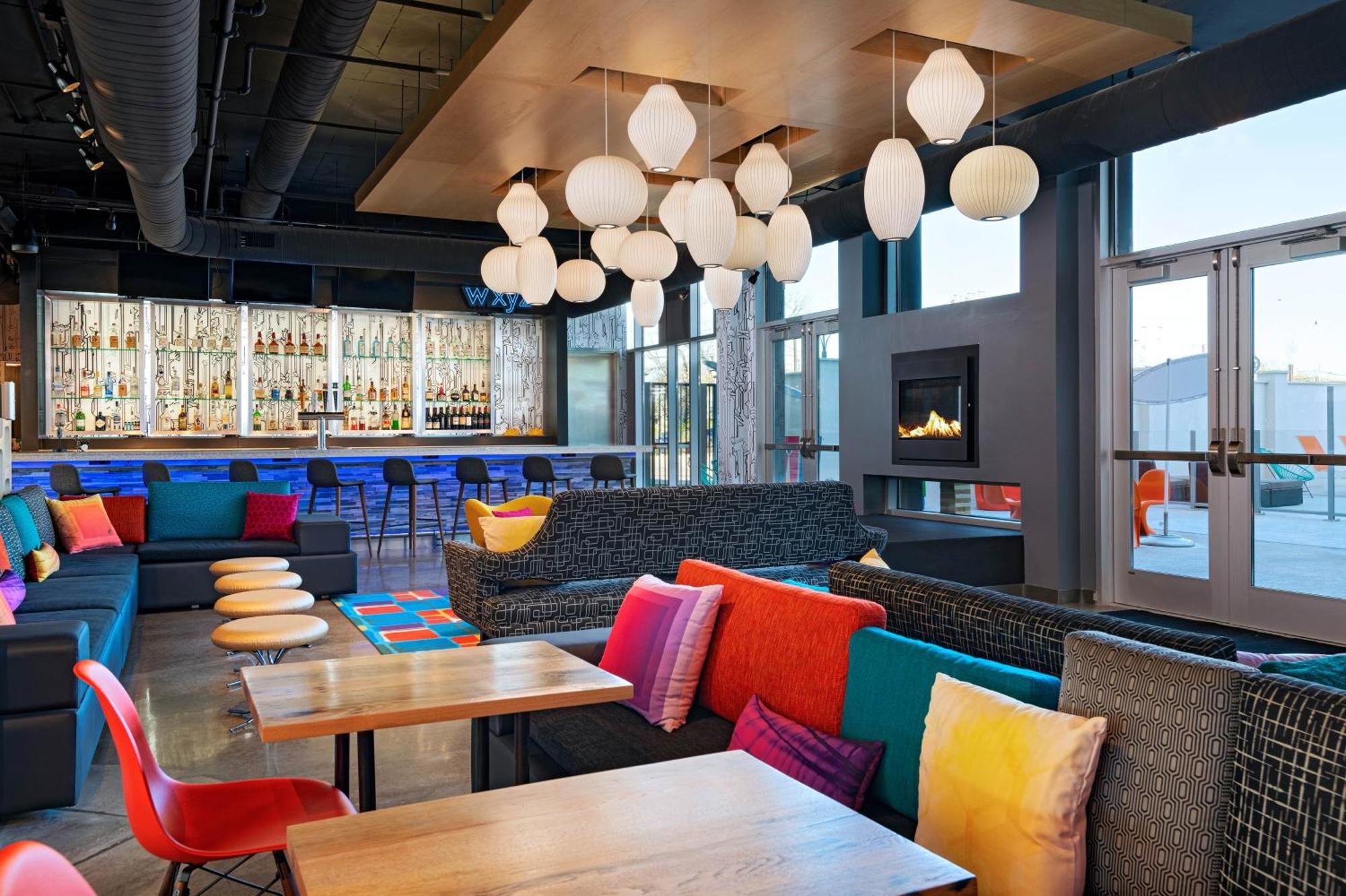ホテル Aloft Waco Downtown エクステリア 写真