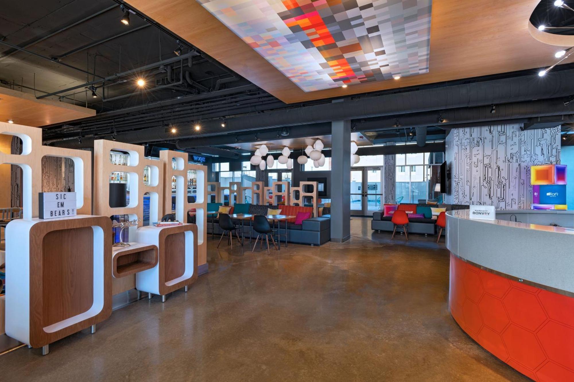 ホテル Aloft Waco Downtown エクステリア 写真
